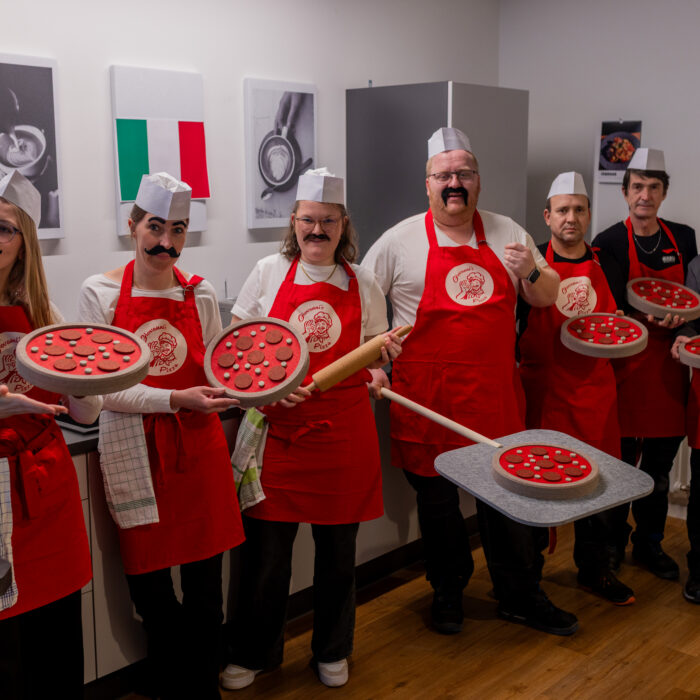 SPÄH Mitarbeiter*innen verkleidet als Pizza-Bäcker
